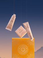 קרם ידיים מבושם שקדים, וניל ודומדמנית שחורה (אריזת נסיעה)