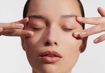 2023_CLP_BeautyTips_Caring-For-Sensitive-Under-Eye-Skin_M03-11_D_1_